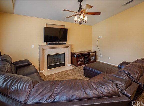 5th image of 255 Dahlia St