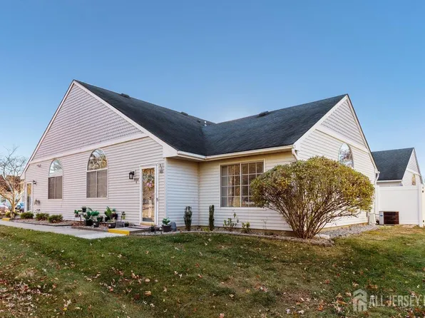 838 Vail Rd #B, Monroe Township, NJ 08831
