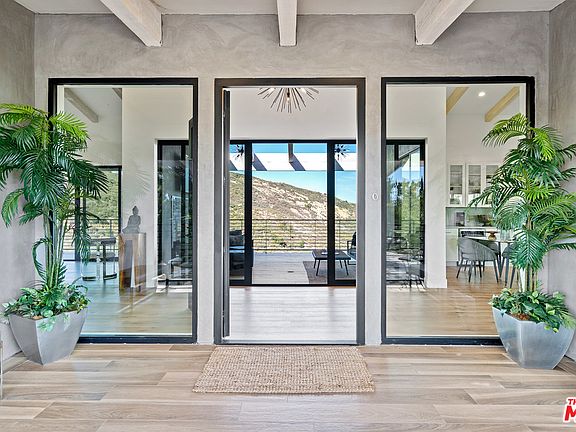 3rd image of 2345 Tuna Canyon Rd