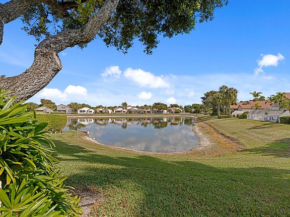 3rd image of 22594 Esplanada Drive