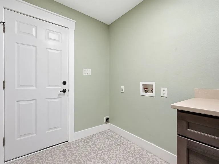 4881 Traxx St — Photo 44