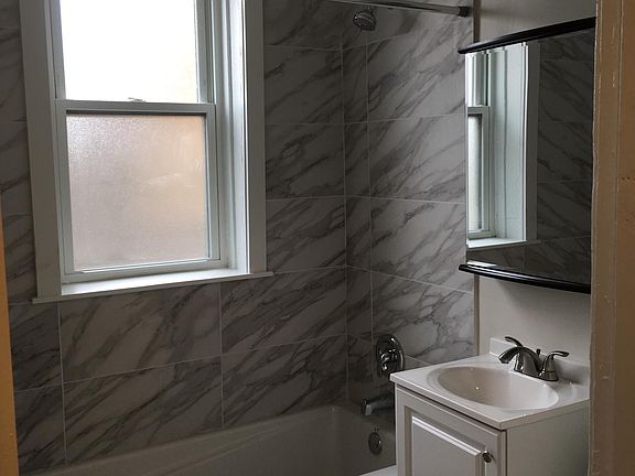 4th image of 4415 N Drake Ave #3R