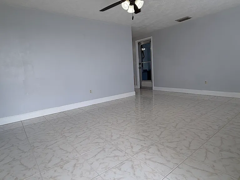 5047 Victoria Ln — Photo 3