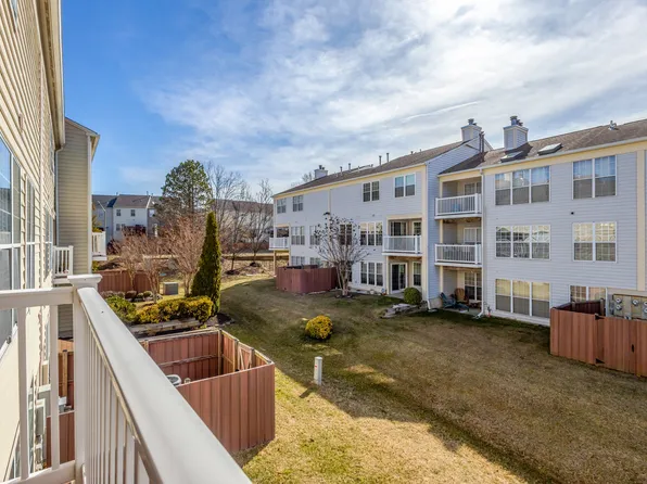 8204 Catbird Cir, Lorton, VA