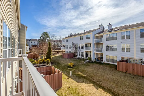 8204 Catbird Cir #202 Photo 1