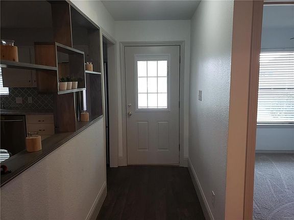 3rd image of 1501 Lakeshore Dr