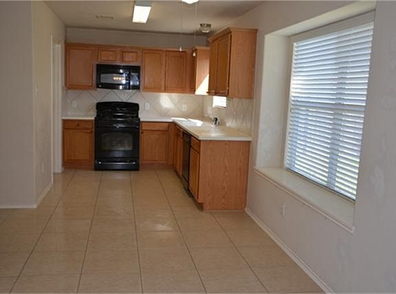 3rd image of 13915 Magnolia Lake Ln