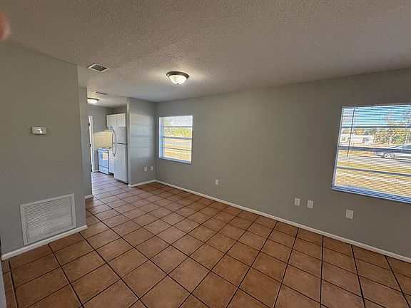 5th image of 1429 22nd Ave E