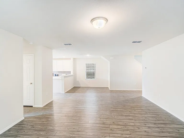 405 Glendale Dr — Photo 6