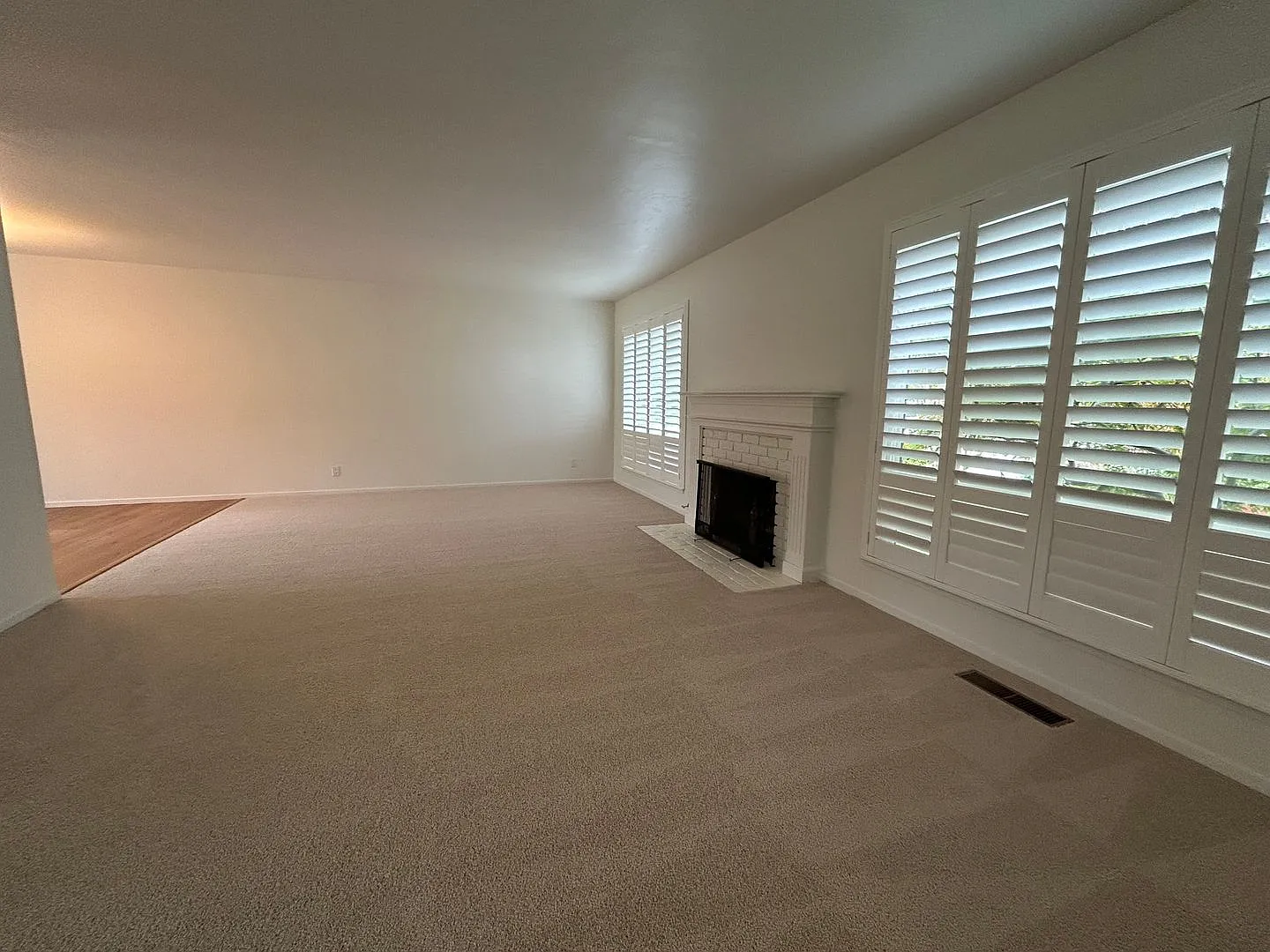 Golf Course Views! Welcome to this charming 2 bedroom, 2 bath home — Photo 3