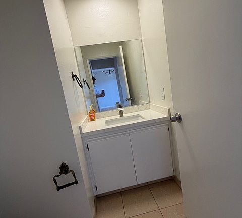4th image of 1018 Thompson Ave APT E