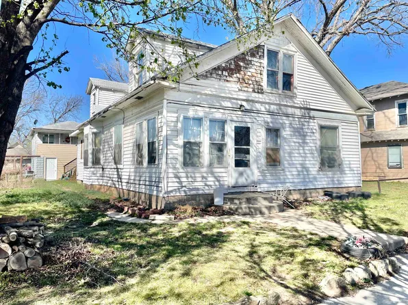 909 S 1st St #1/2, Arkansas City, KS 67005