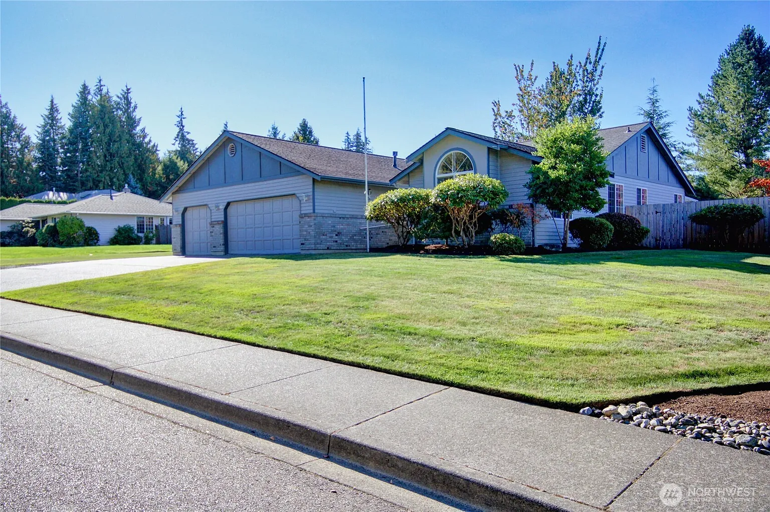 315 Lilac Drive photo 1