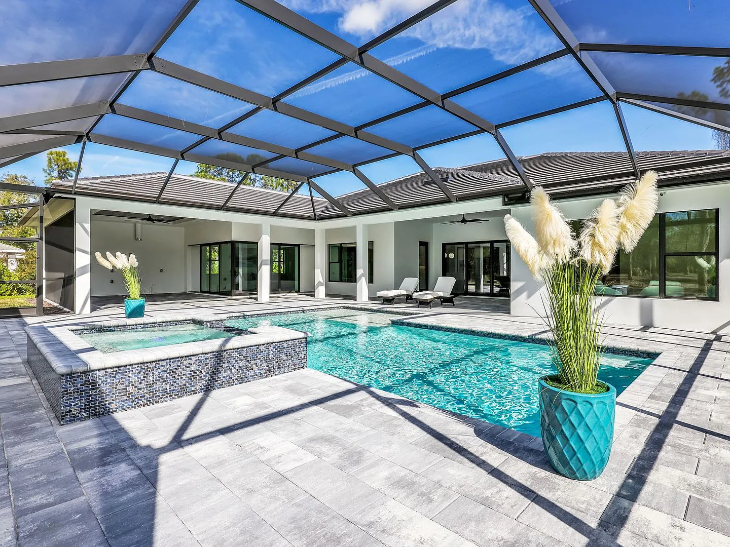 Brand-new contemporary estate on 2.27 private acres — Photo 2