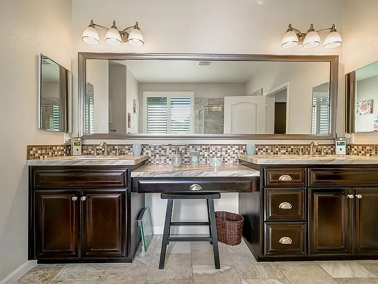 15840 Piazza Way — Photo 13