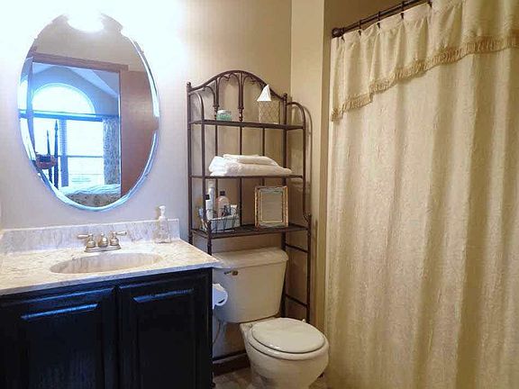 3rd image of 950 Hickory Creek Dr