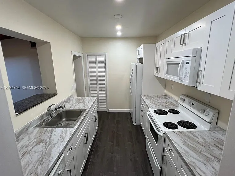 4427 SW 16th St — Photo 8