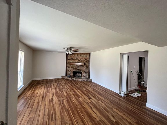 2nd image of 1505 Larchmont Dr