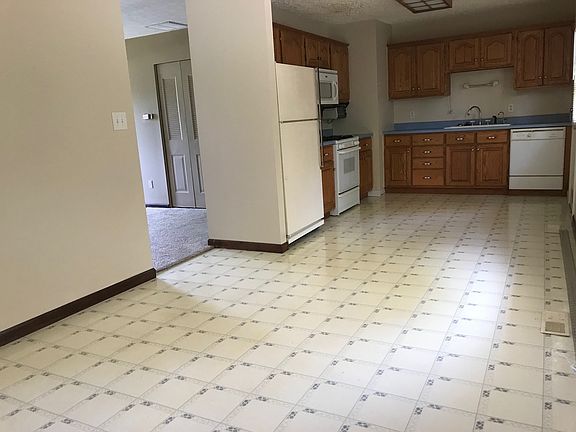 2nd image of 403 S Poplar Dr