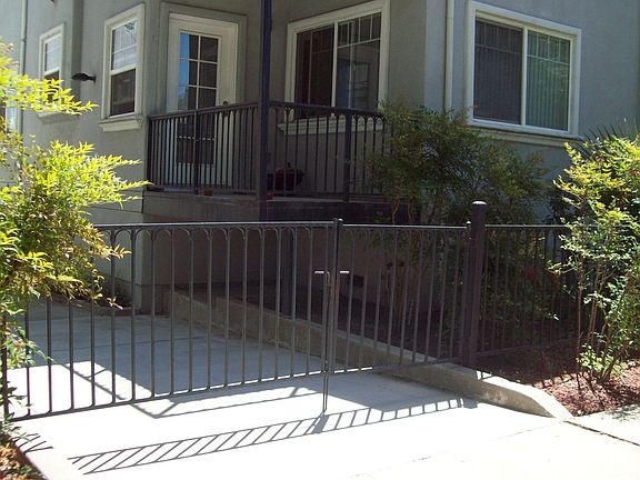 2nd image of 809 F St APT 3