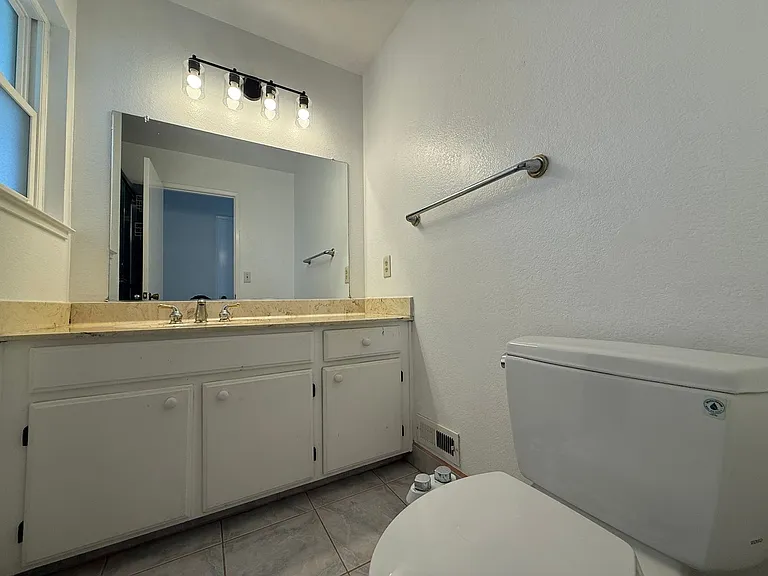 3257 Tenley Dr — Photo 12