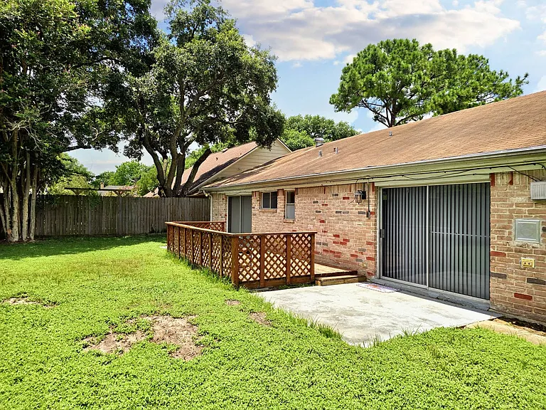 22619 Deville Dr — Photo 20