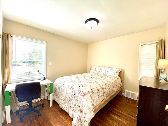 4th image of 1063 Canterbury Dr
