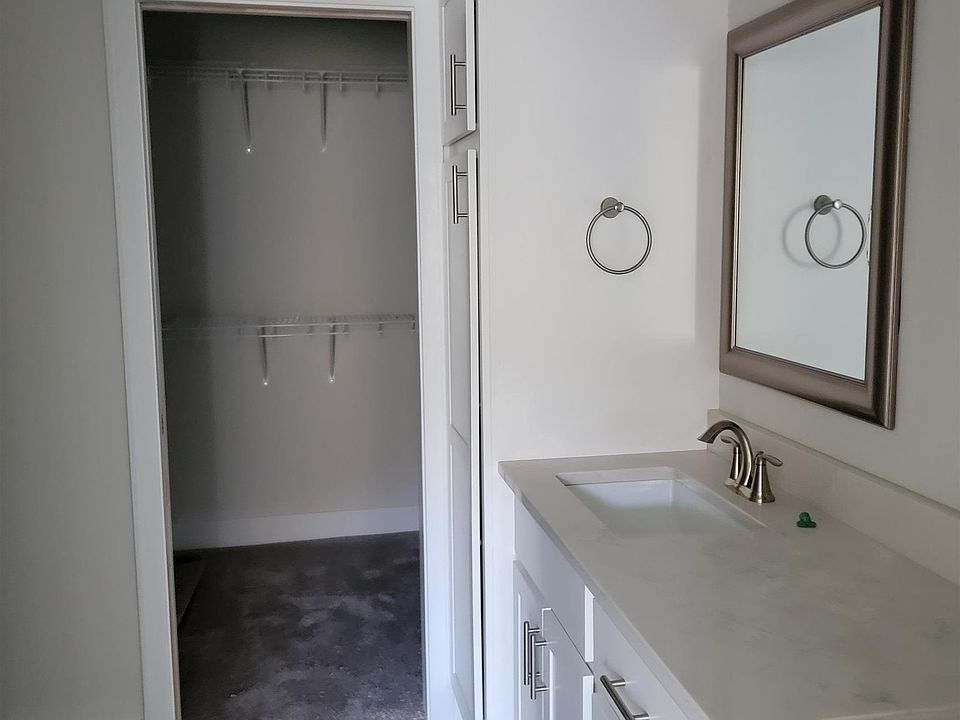 2nd image of 2919 Meadowbrook Rd #28