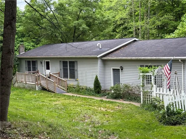 3039 Ruswil Dr, Millersburg, OH 44654