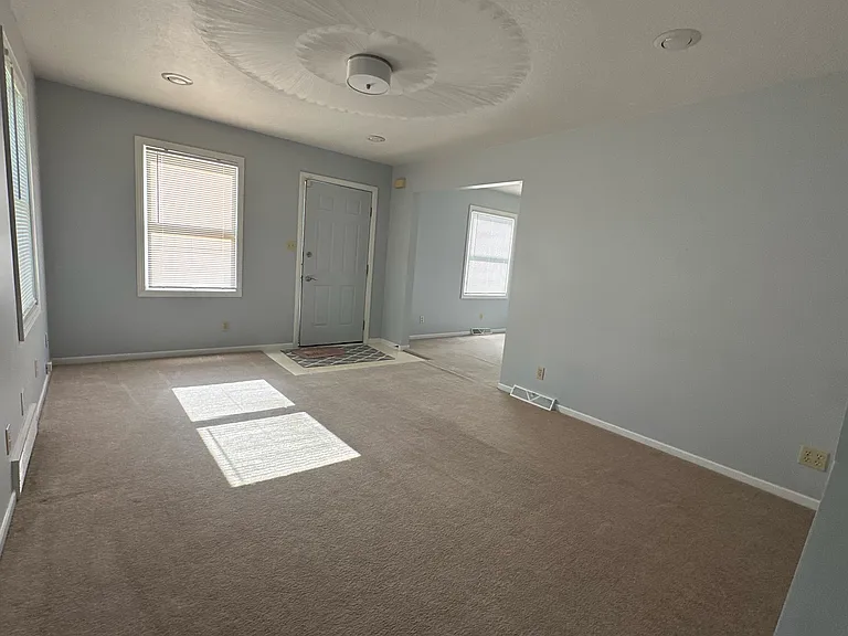 1444 Hyde Park Ave — Photo 7