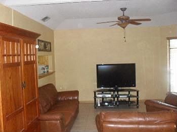 2nd image of 1900 Oriole Ave