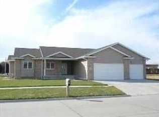 1622 Meadow Rd, Grand Island, NE 68803