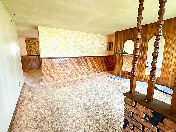 3rd image of 1312 Emerald Dr