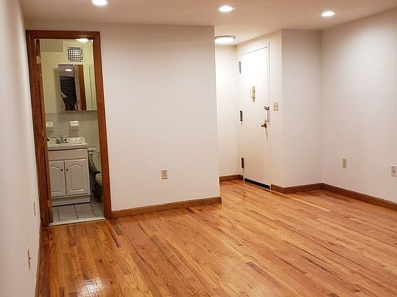 3rd image of 24 W 87th St APT A