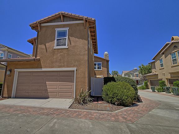 4th image of 8178 Onyx St