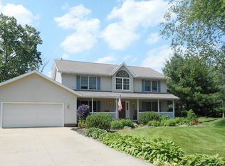 67 Cedar Woods Dr, Cuyahoga Falls, OH 44223