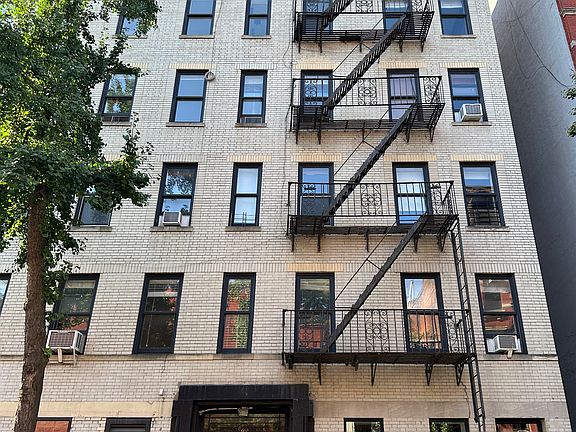 5th image of 92 Perry St APT 3