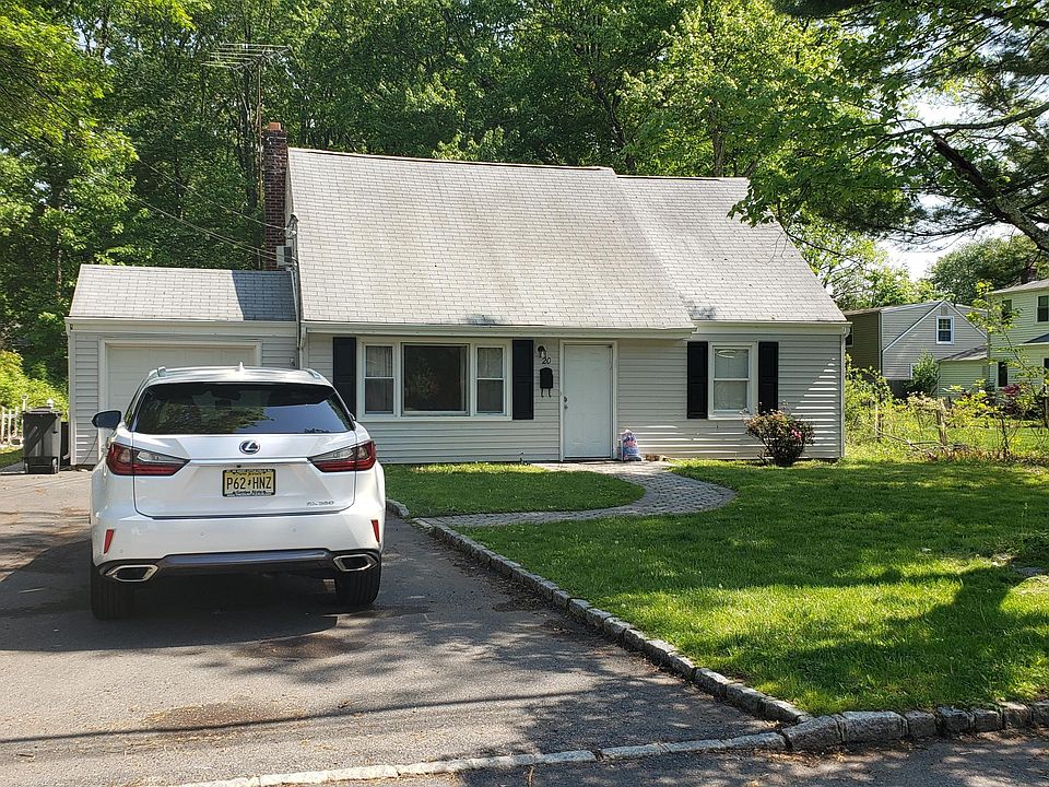 1st image of 20 Woodcrest Dr