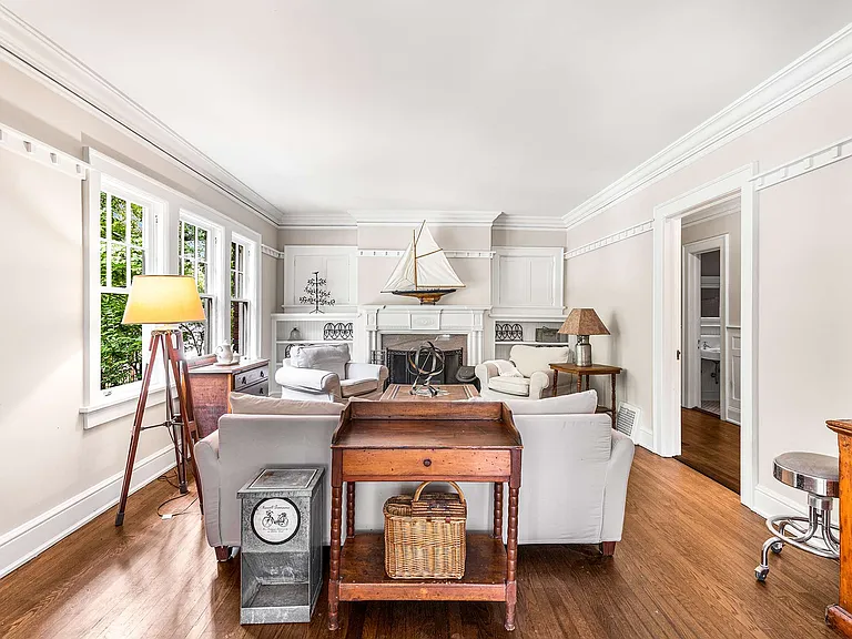 2417 Glenwood Dr NE #B — Photo 3