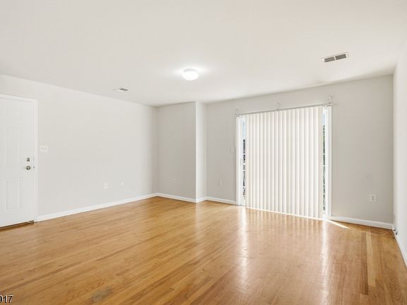 4th image of 17 Chester Ave