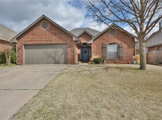 2216 Cobblestone Ct, Edmond, OK 73034
