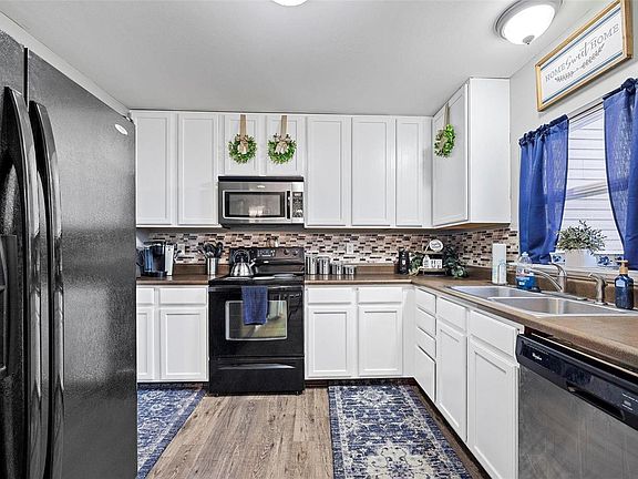 4th image of 807 Country Field Dr