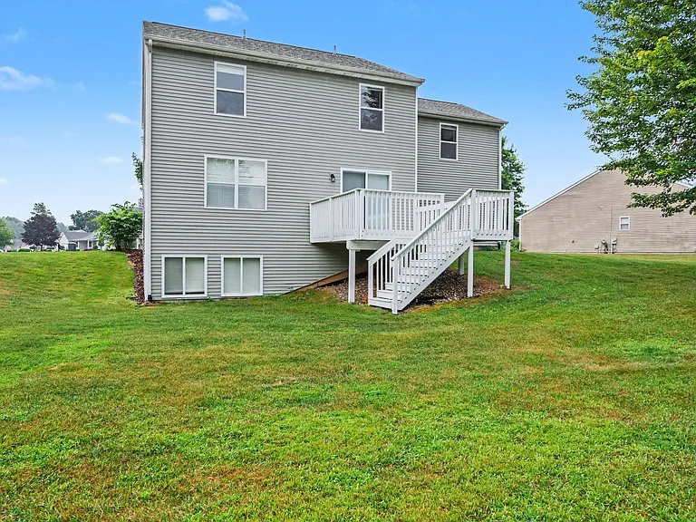 352 Laurel Wood St — Photo 21