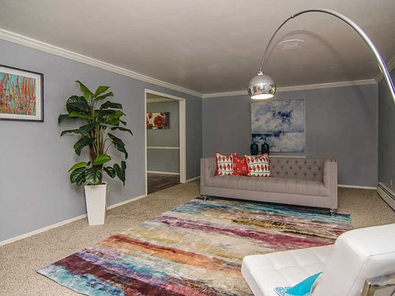 5th image of 448 Tyrolian Dr