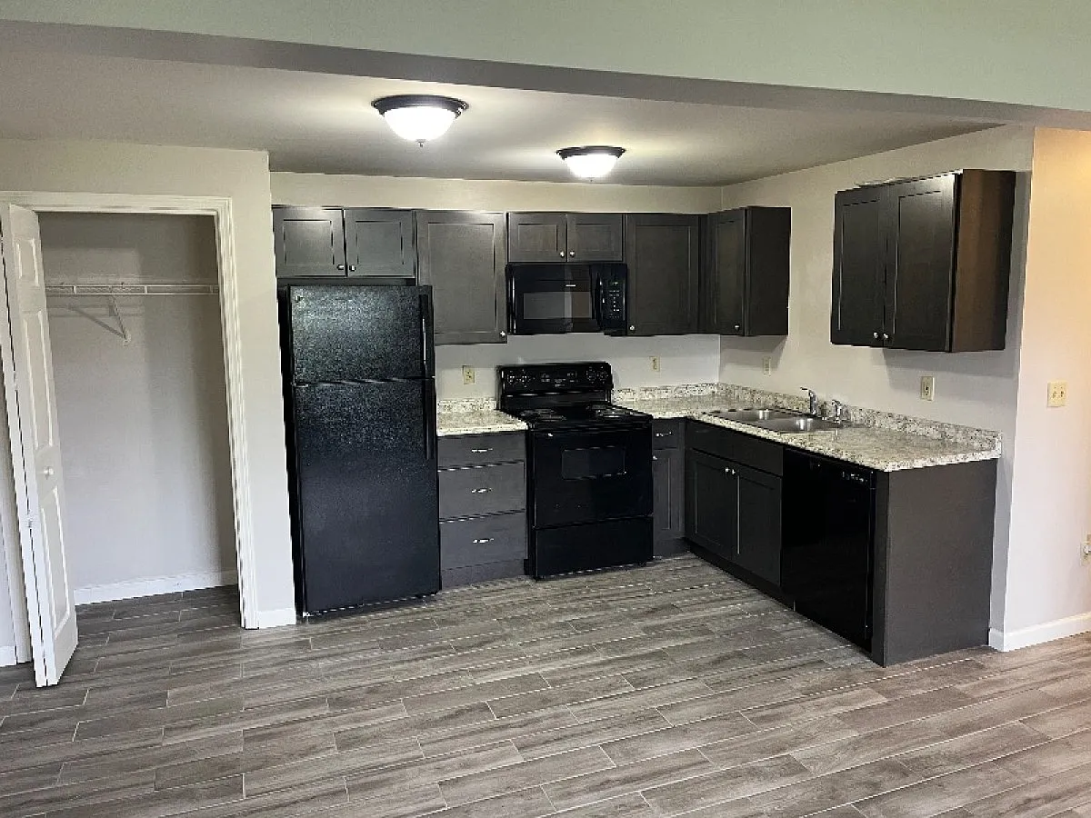 2 bed, 700 sqft, $1,000 — Photo 1