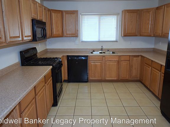 3rd image of 10404 Woodland Ave NE