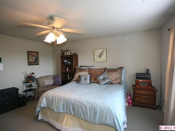 4th image of 19415 Holly Ct