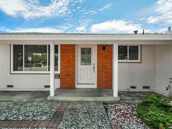 3rd image of 34293 Whitehead Ln