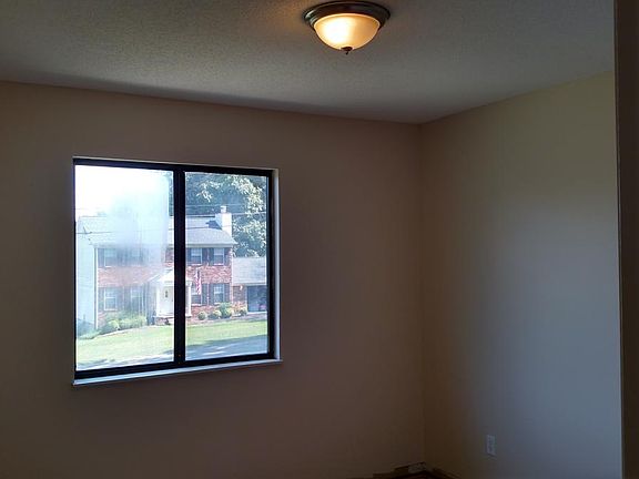 4th image of 1605 Dunraven Dr