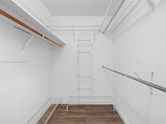 4th image of 2801 NE 183rd St APT 2016